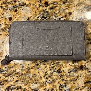 Coach Long Zip around wallet